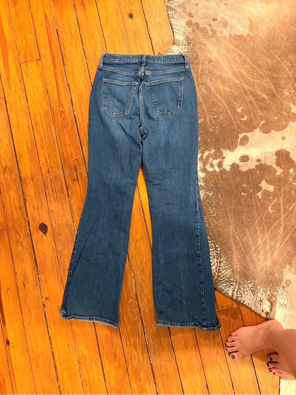 Universal Threads Women’s Jeans - Picture 2 of 2
